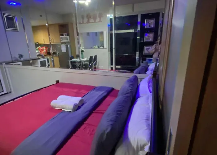 257-1Br 2 Queen Size Bed 1Sofa Bed 1 Extra Matress